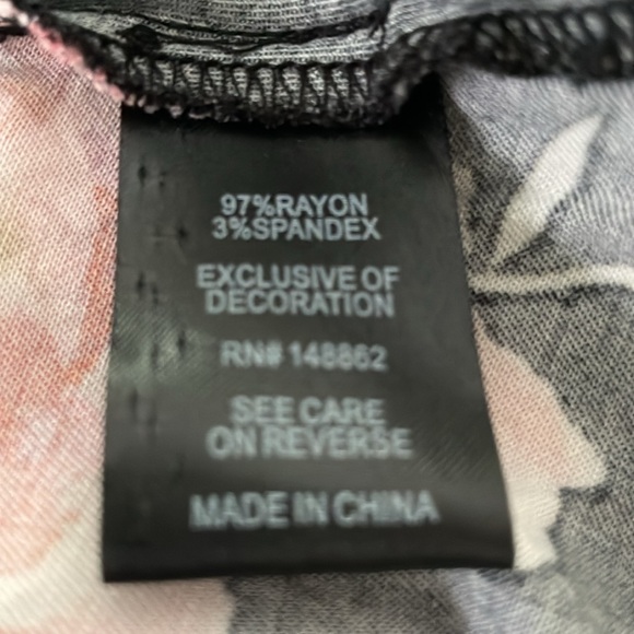 Torrid Tops Bundle, size 1X - Picture 13 of 14